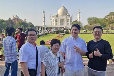 Agra Luxury Car Tour: Taj Mahal & More