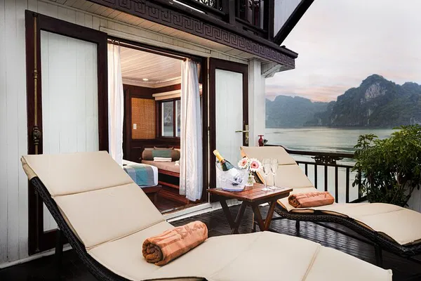 Halong Bay 2-Day Cruise: All-Inclusive Bhaya Tour