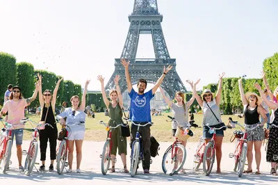 Glide Through Paris: An Effortless E-Bike Adventure!