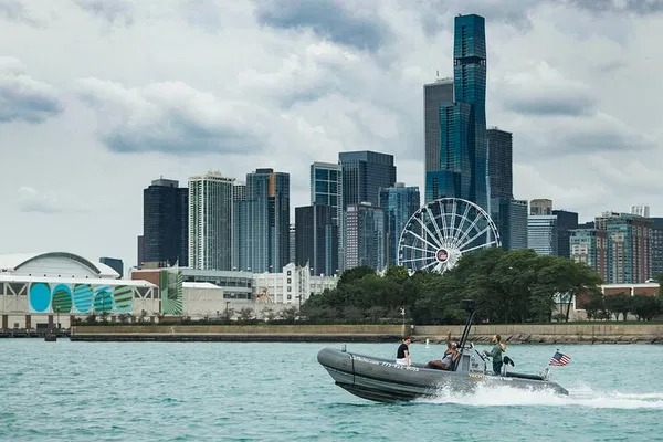 Chicago Shoreline Adventure: High-Speed History & Thrilling Spins!
