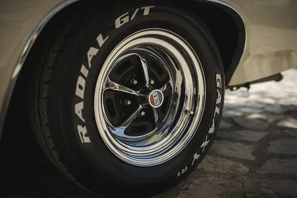 Geneva Vintage Car Tour: Legendary Memories Await!