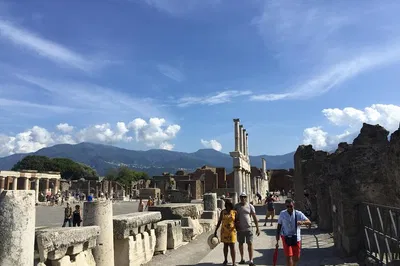Unveiling Pompeii: A Personalized Roman History Escape