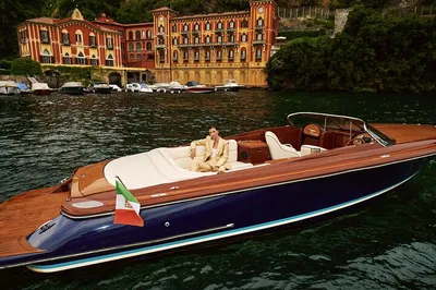 Lake Como's Luxury: A Private Boat Tour Experience