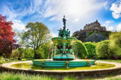 Edinburgh Black Cab Tour: Uncover Historic Gems in Style!