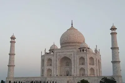 Sunrise Spectacle: Taj Mahal Day Trip from Delhi