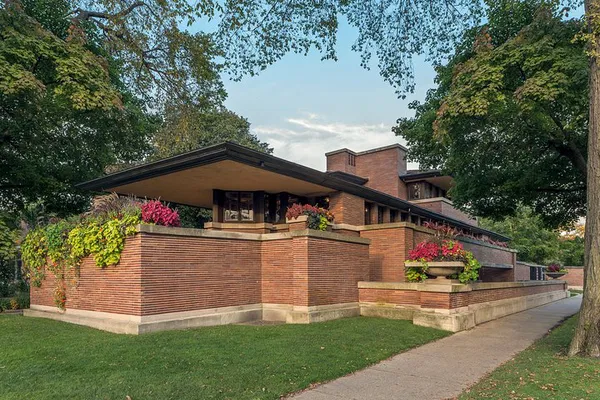 Explore Architectural Innovation: Frank Lloyd Wright's Robie House Tour