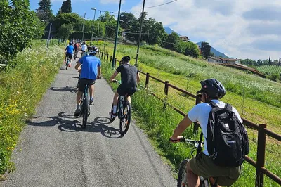 E-Bike Scanzo Hills: Wine Tour & Local Tastes