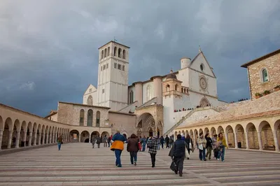 Stress-Free Transfer: Rome to Assisi Private Ride