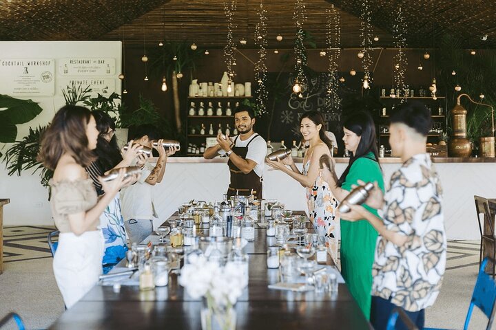 Unveiling Phuket: Rum, Cocktails & Temple Wonders Await!