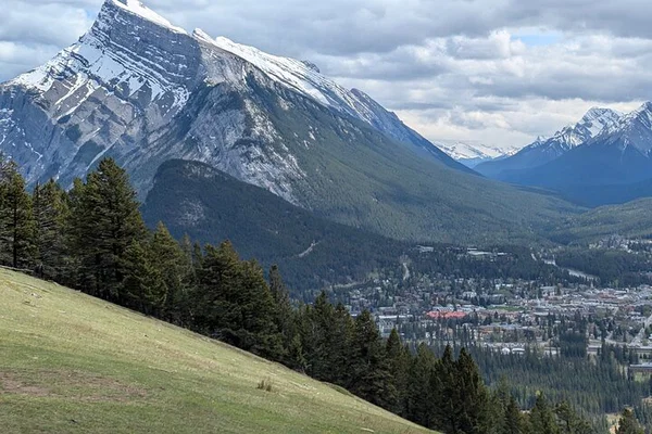 Banff Minibus Tour: Lakes, Canyon & Town - All Inclusive