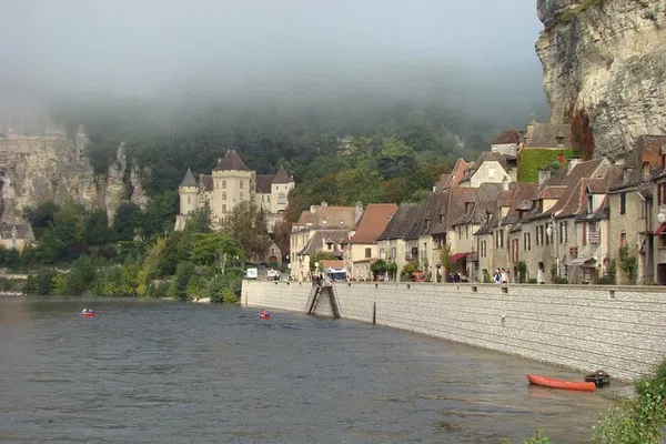 Unveiling Dordogne's Treasures: A Private Castle & Village Tour from Bordeaux