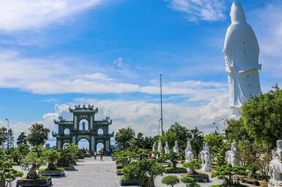 Marble Mountains & Monkey Mountain Day Trip with Cave Visit