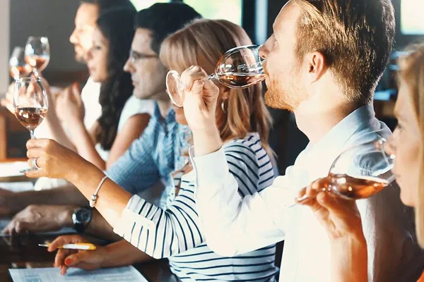 Auckland's Premier Wine Tasting: Vineyard Lunch & Luxurious Tour