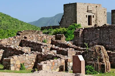 Uncover Bhangarh's Secrets: A Haunted Private Tour from Jaipur