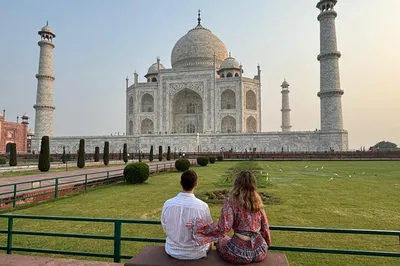 Unveiling Taj Mahal: A Luxurious Delhi Round Trip with Gourmet Dining