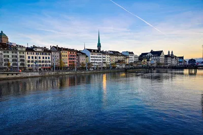 Zurich: Private Photo Walking Tour with Local Guide