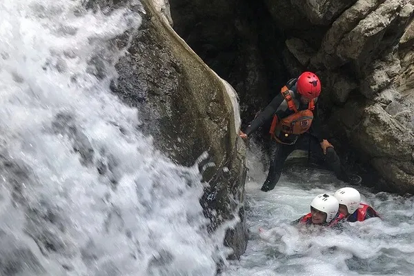 Conquer Cocciglia Gorges: Thrilling Canyoning Adventure in Tuscany!