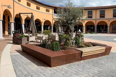 Luxury Shopping Spree: Private Tour to Valdichiana Outlet from Florence