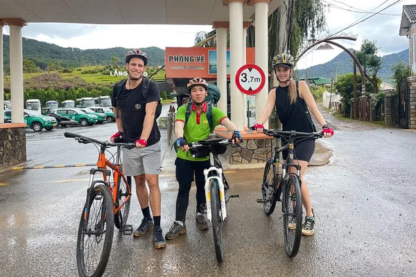 Conquer Lang Biang Peak: A Da Lat Bike & Hike Adventure