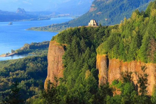 Majestic Columbia River Gorge: A Portland Sightseeing Adventure