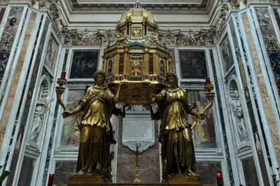Vatican Tour: St. Peter's & Papal Tomb Access