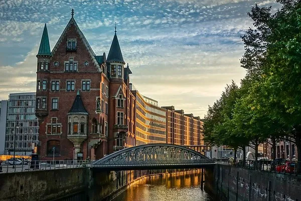 Uncover Hidden Gems: Hamburg's Local-Guided Private Tour