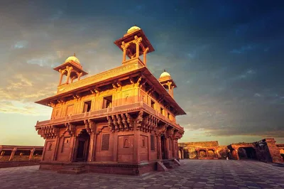 Sunrise Taj Mahal, Agra Fort & Fatehpur Sikri: A Day of Mughal Majesty