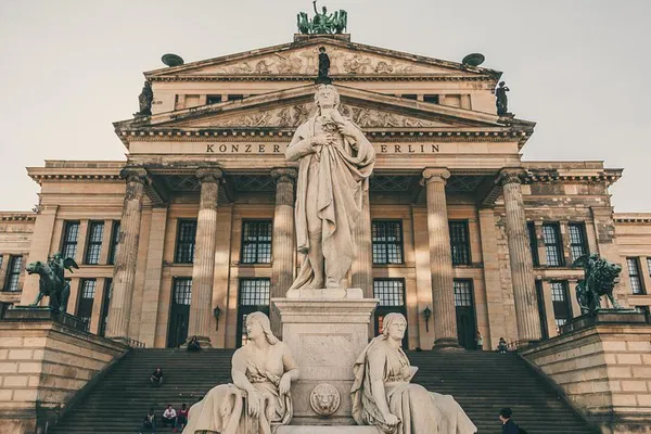 Unveiling Berlin's History: An Italian-Guided Journey Through Time