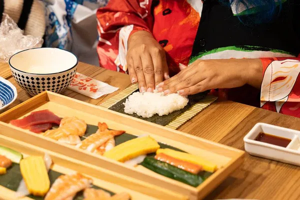Asakusa Sushi Making Class: Become a Sushi Master!