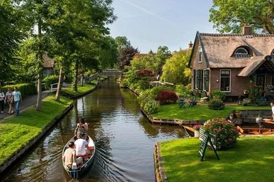 Discover Giethoorn's Charm & Dutch History: A Private Amsterdam Tour