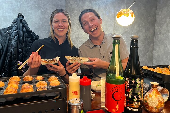 Osaka: Sake & Takoyaki Cooking Class