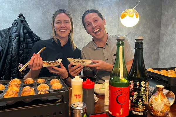 Osaka: Sake & Takoyaki Cooking Class