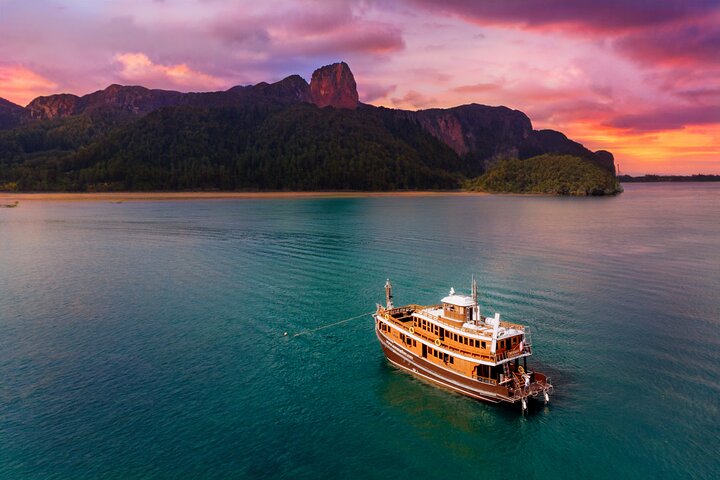 Krabi Sunset Dinner Cruise: Romantic Thai Yacht Experience