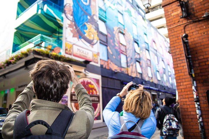 Discover Dublin's Vibrant Street Art Scene!