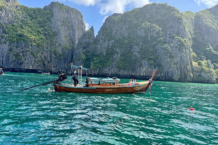 Discover Paradise: Phi Phi Islands Speedboat Adventure with Lunch