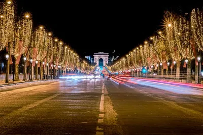 Paris Christmas Lights Tour: Treats & Holiday Tales