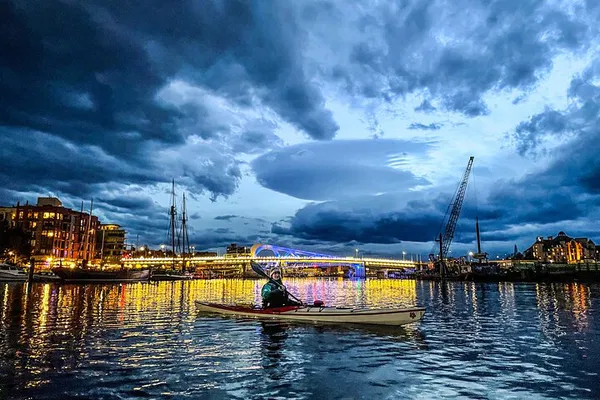 Victoria Harbour: Paddle into a Stunning Sunset Kayak Adventure