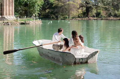 Glide & Sip: Villa Borghese Lake Rowing & Roman Aperitivo