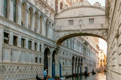 Venice Gondola Serenade: Glide Under the Bridge of Sighs