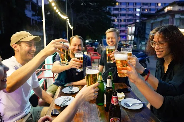 Bangkok Siam Nightlife: Food, Bars & Neon Lights!