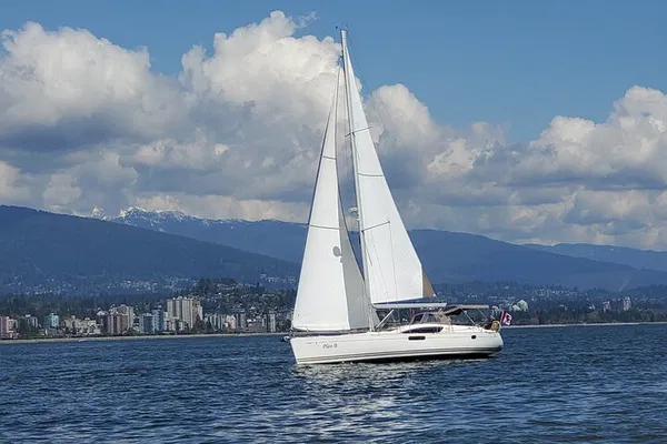 Vancouver Sailing Tour: 50' Yacht & Howe Sound Views