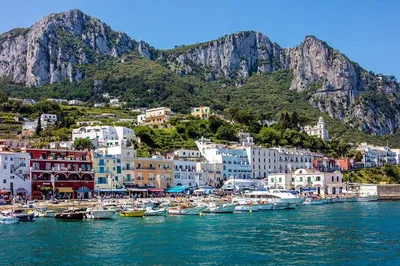 Unveiling Amalfi: A 4-Day Coastal History, Flavors, and Island Escapade