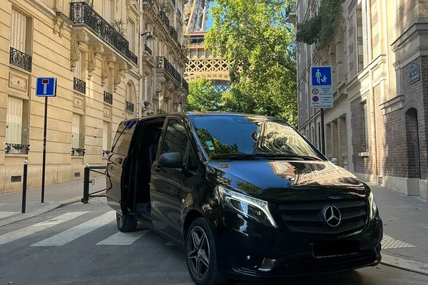 Stress-Free Paris Airport Transfers: Your Private Chauffeur Awaits!