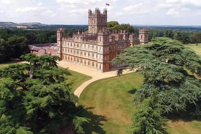 Step into Downton Abbey: A Luxurious Black Taxi Film Location Tour from London