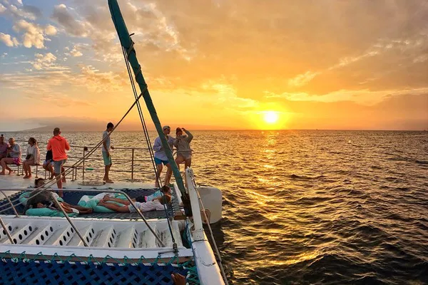 Ka'anapali Sunset Cruise: Open Bar & Ocean Views!