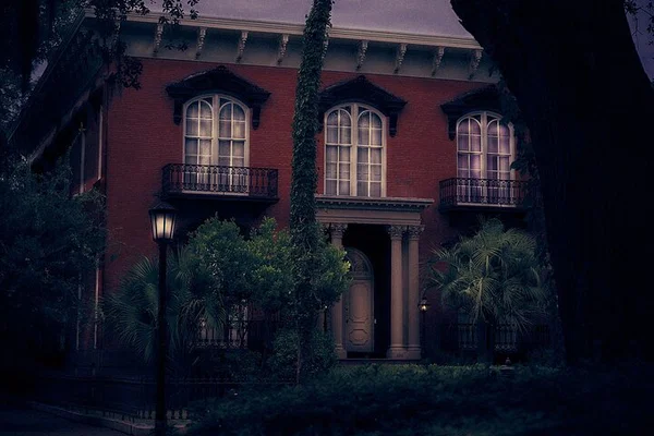 Savannah Ghost Tour: Haunted History Walking Adventure