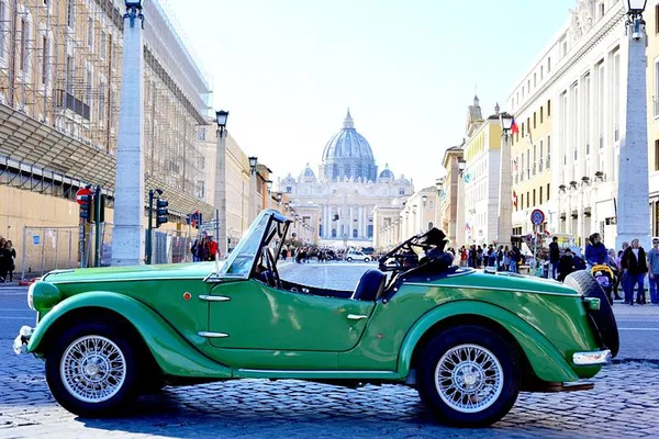 Roam Rome in Retro Style: A Vintage Cabriolet Panoramic Adventure