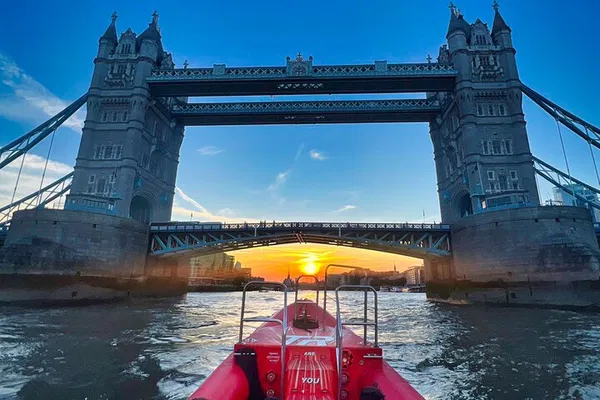 Thames Rockets: Sunset Speedboat Thrills on London's River