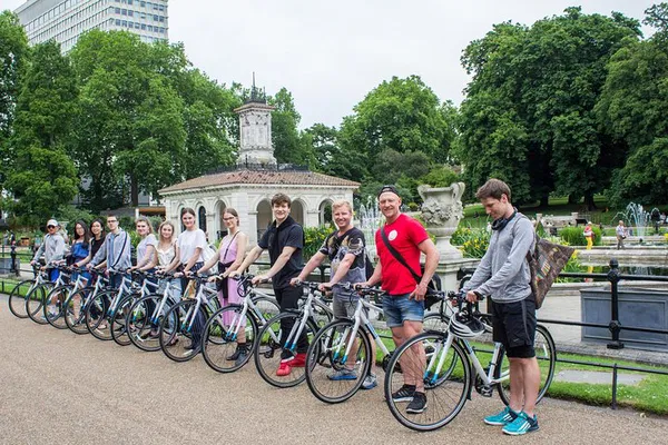 Cycle Through London's Icons: The Big Six & Pub Adventure!