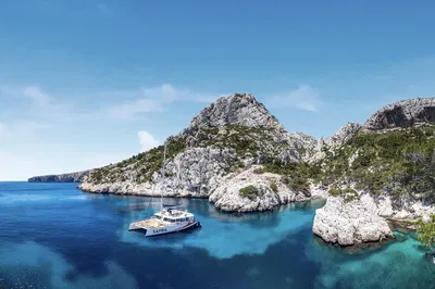 Calanques Catamaran Day Meal: Marseille's Turquoise Escape